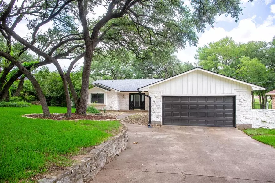 3811 Nocona Drive, De Cordova, TX 76049