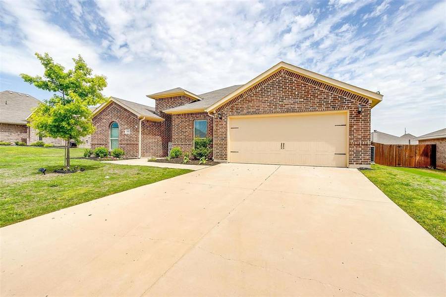 6512 Molly Anita Drive, Burleson, TX 76058