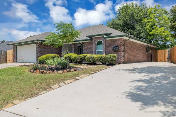 6304 Hunters Glen Drive, Watauga, TX 76148