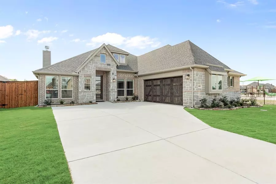 1018 Summer Grove Drive, Midlothian, TX 76065