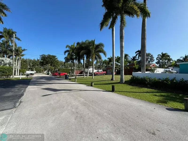 4497 SW 34th Ter, Dania Beach, FL 33312