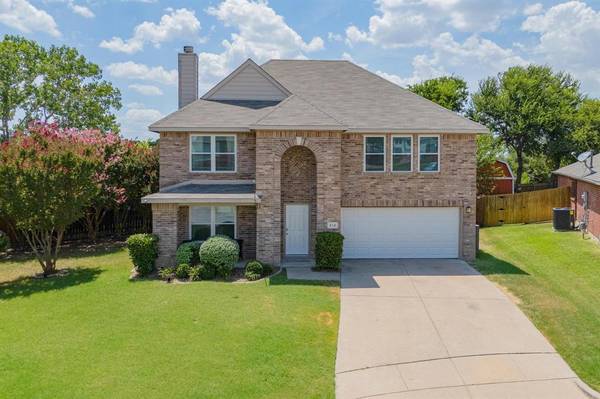 212 Sunset Oaks Drive, Fort Worth, TX 76112