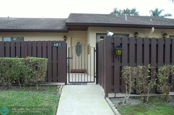 448 Pine Glen Ln  #E,  Greenacres,  FL 33463