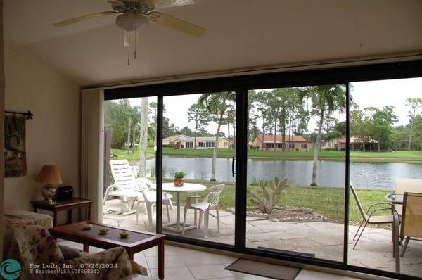 Greenacres, FL 33463,448 Pine Glen Ln  #E