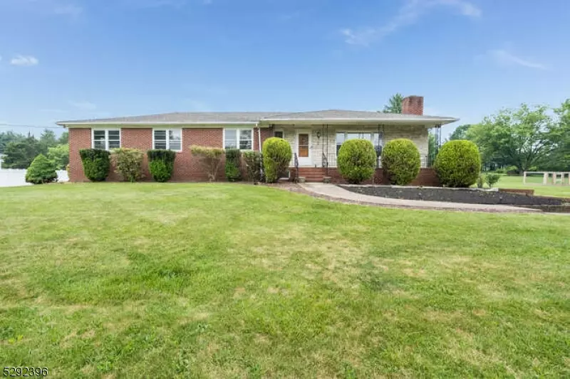 3 Welsh Rd, Clinton Twp., NJ 08833