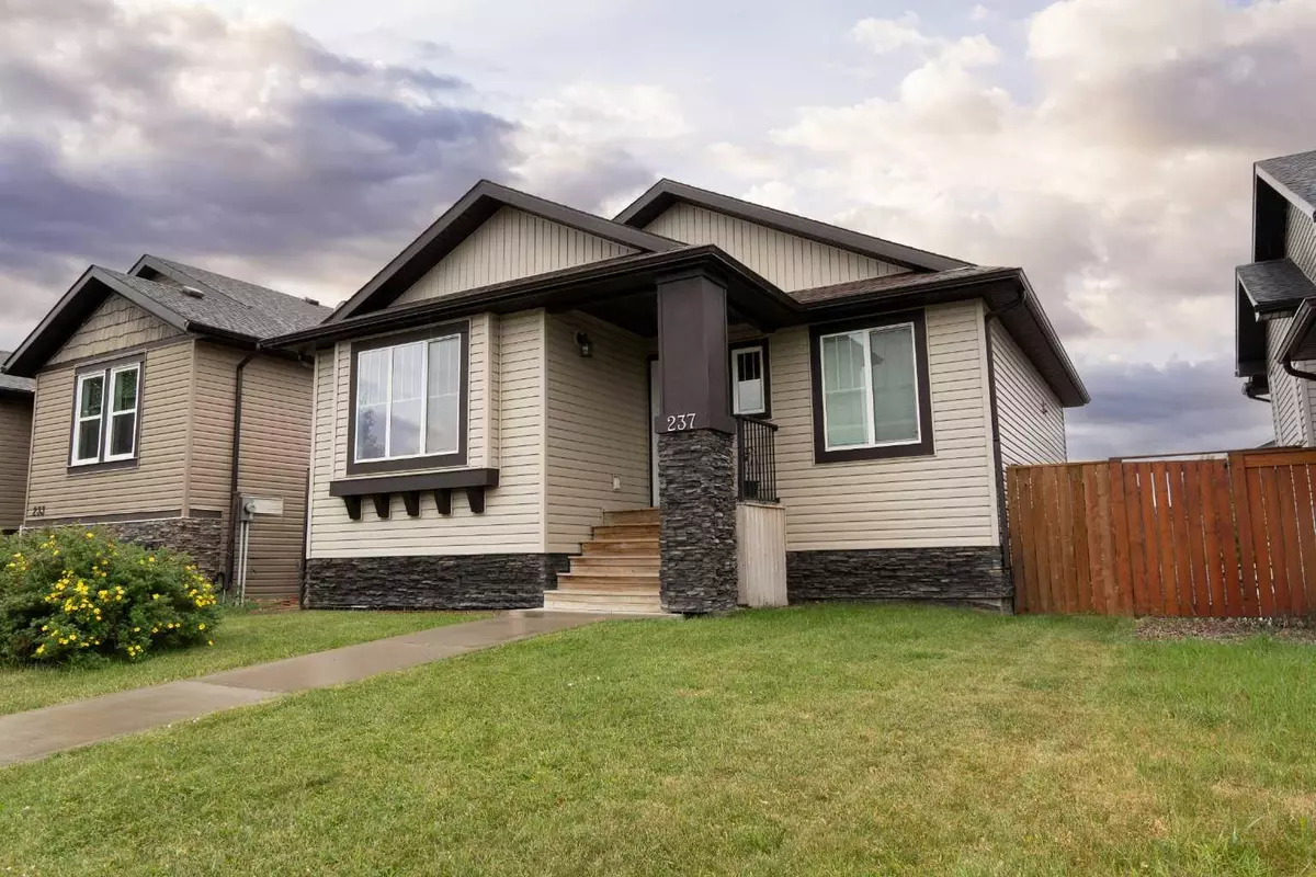 Lethbridge, AB T1J 0T6,237 Mt Sundance CRES W