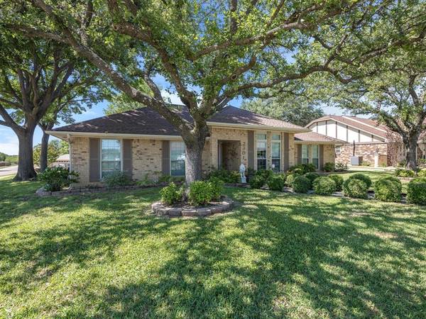 2301 William Circle, Ennis, TX 75119