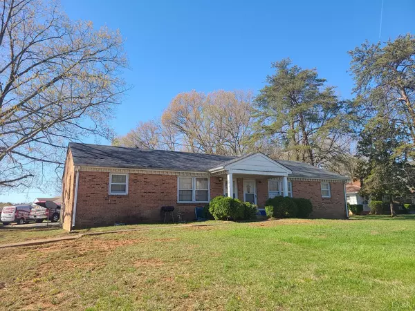 13 Salem RD, Evington, VA 24550