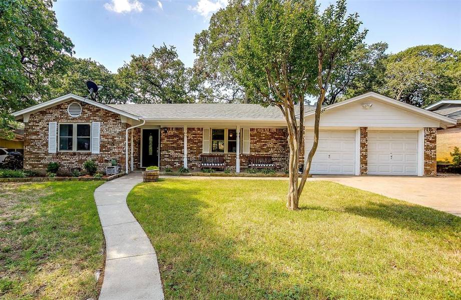 641 Forest Lane, Hurst, TX 76053