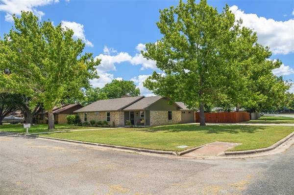 2416 Monticello Drive, Brownwood, TX 76801