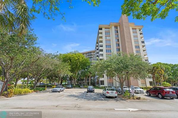 Coral Springs, FL 33065,10777 W Sample Rd  #203