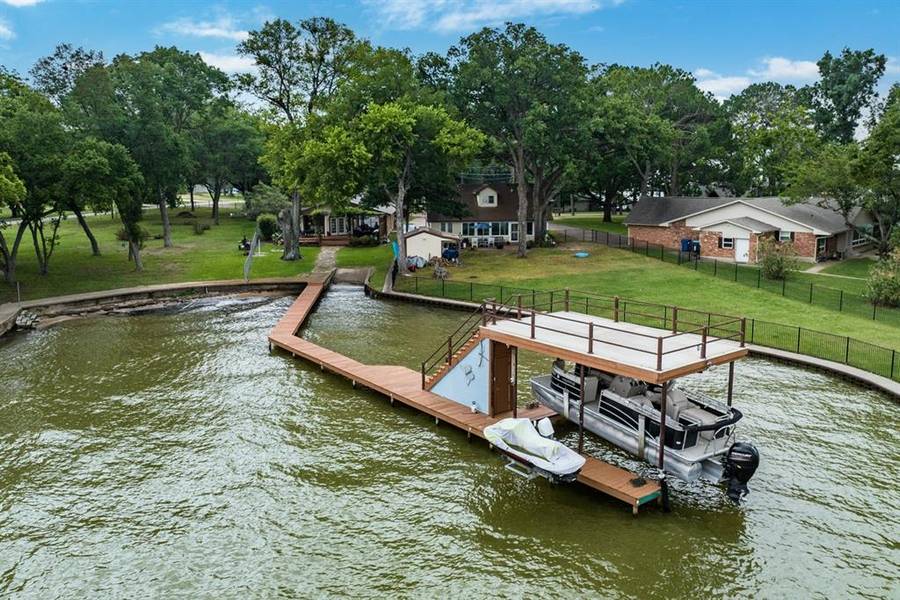 104 Bennett Point, Gun Barrel City, TX 75156