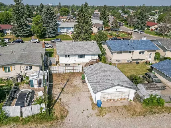 Calgary, AB T2A3R6,628 55 ST SE