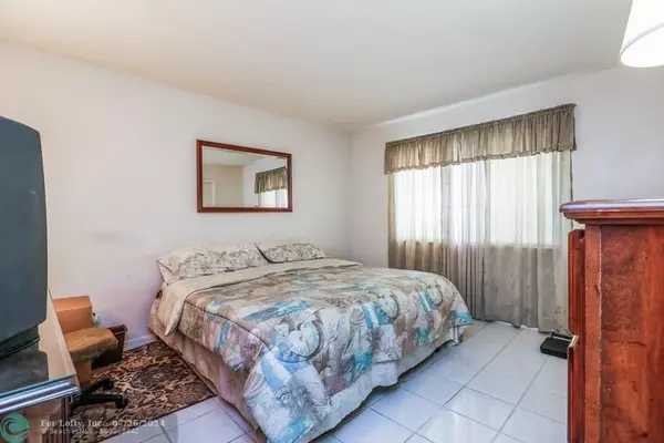 Weston, FL 33326,310 Lakeview Dr  #103