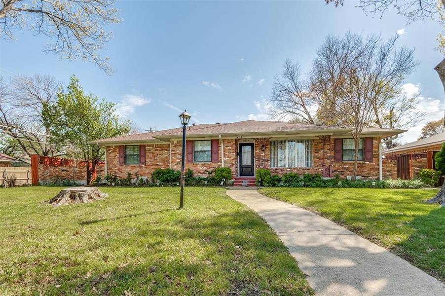 5824 Twineing Street, Dallas, TX 75227