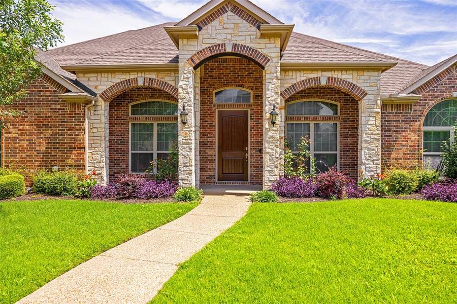 809 Regal Bluff Lane, Desoto, TX 75115