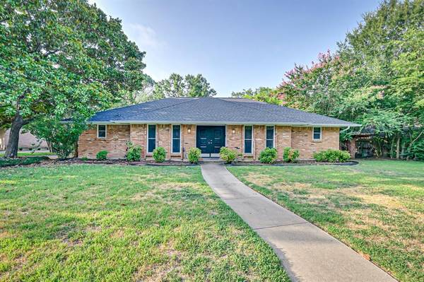 2300 Lakeside Drive, Arlington, TX 76013