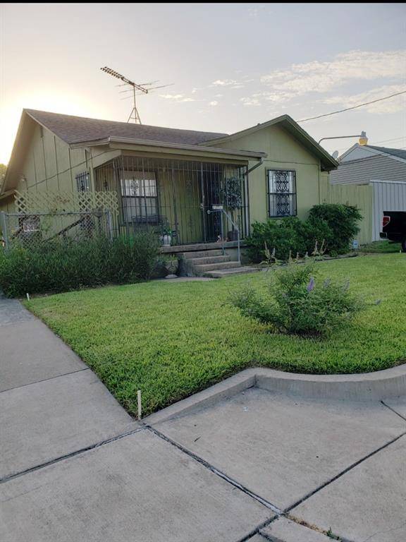 2111 Layton Avenue, Haltom City, TX 76117