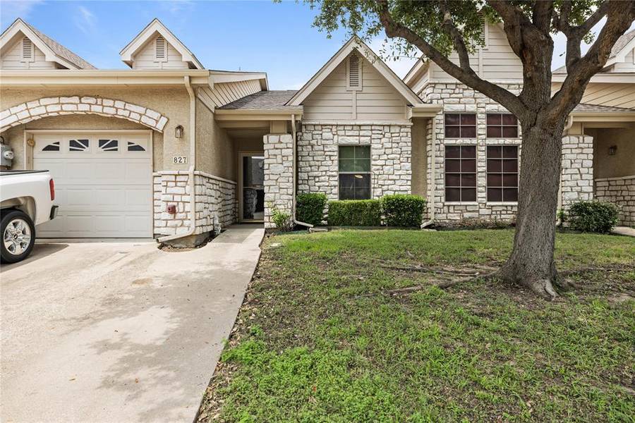 827 Earhart Avenue, Grand Prairie, TX 75051