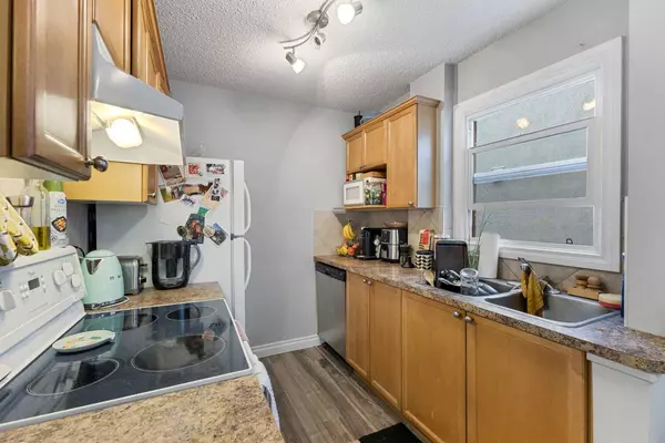 Calgary, AB T2T 0H1,924 18 AVE SW #301