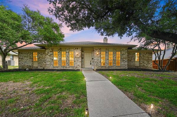 2206 Red Oak Lane, Richardson, TX 75082