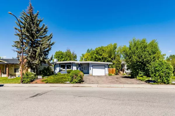 Calgary, AB T2J4E4,104 Queensland CIR SE