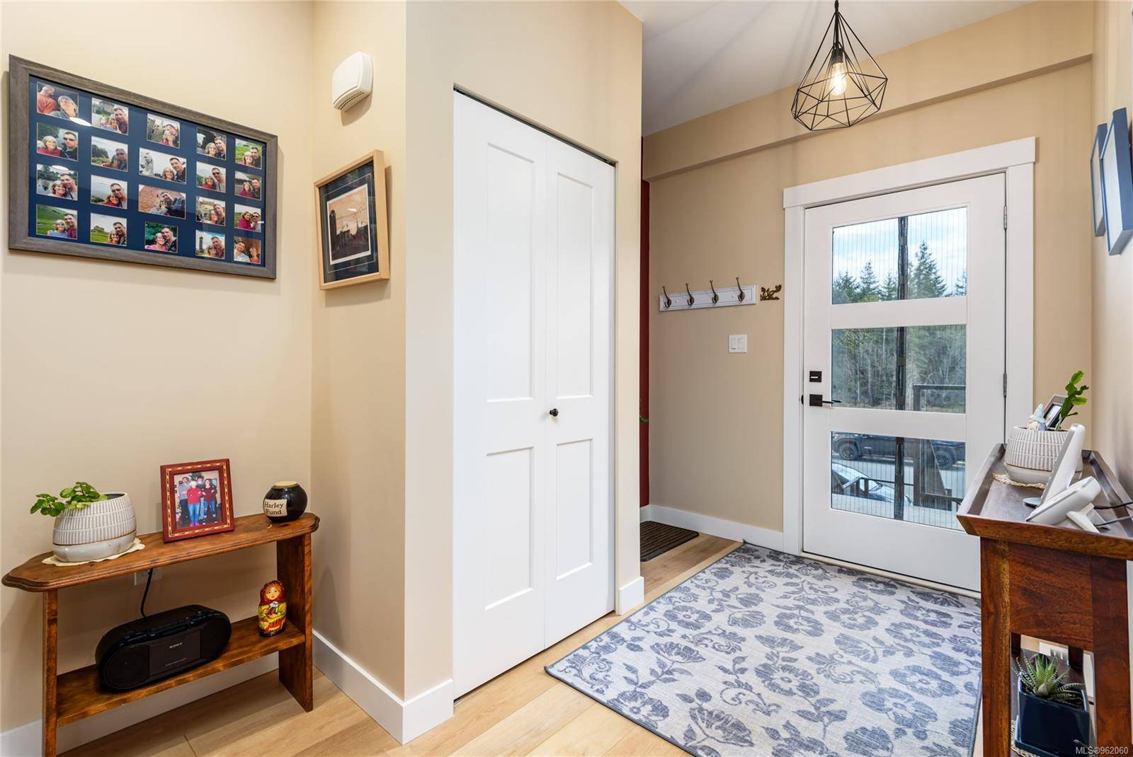 Campbell River, BC V9H 0E5,3016 Alder St S #3