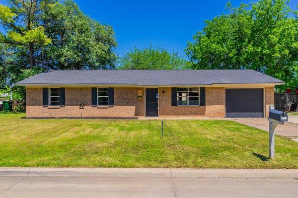 105 Wayne Drive,  Sanger,  TX 76266