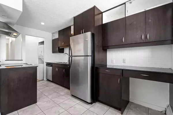 Calgary, AB T3C 0N6,1826 11 AVE SW #302