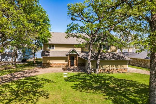 917 Kiowa Drive W, Lake Kiowa, TX 76240