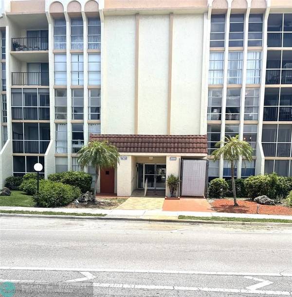 Hallandale Beach, FL 33009,2000 Atlantic Shores Blvd  #306