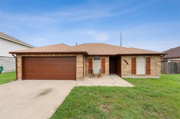 3242 Spring Meadow Lane, Grand Prairie, TX 75052