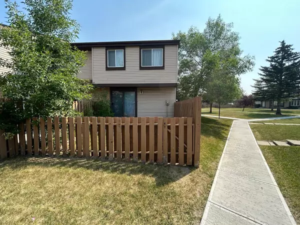 Calgary, AB T1Y 3Z3,2727 Rundleson RD NE #47