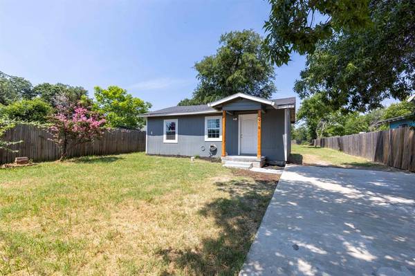 916 Griggs Avenue,  Fort Worth,  TX 76105