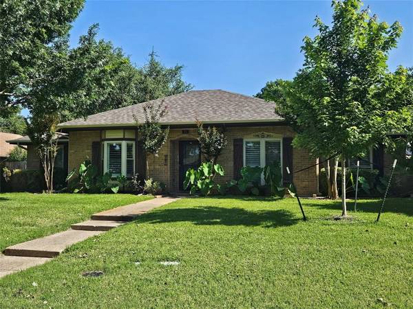 707 Thoreau Lane,  Allen,  TX 75002