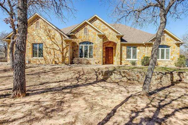 712 S Sugartree Drive, Lipan, TX 76462