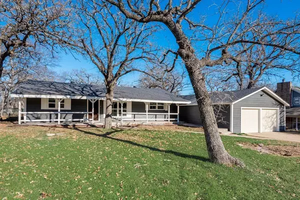 208 Crestview Place, Azle, TX 76020