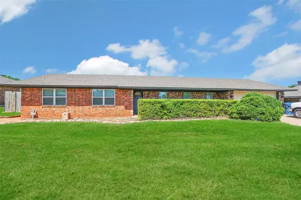 202 W Quail Drive, Cordell, OK 73632