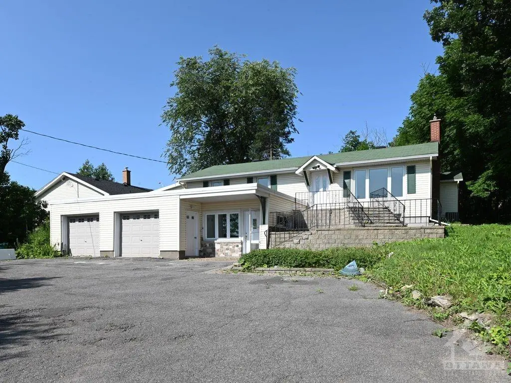 Ottawa, ON K2C 3H2,3854 PRINCE OF WALES DR