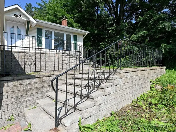 Ottawa, ON K2C 3H2,3854 PRINCE OF WALES DR