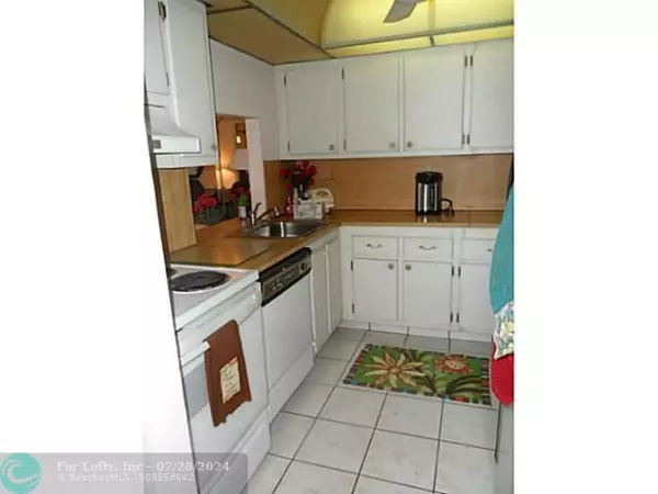 North Miami Beach, FL 33162,16751 NE 9th Ave  #104