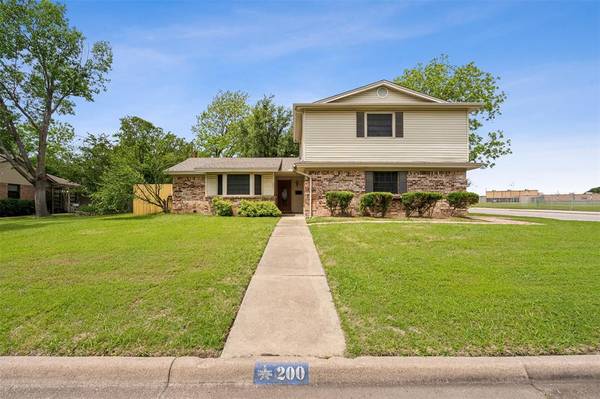 200 Stefanie Street, Burleson, TX 76028