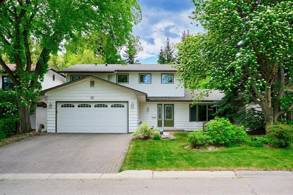 Calgary, AB T3A 0B8,30 Vardell PL NW