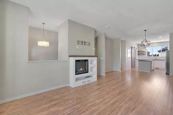 Calgary, AB T2Z 1H3,125 Copperpond ROW SE