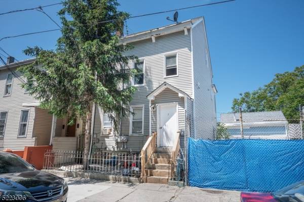 2 Chestnut St, Paterson City, NJ 07501