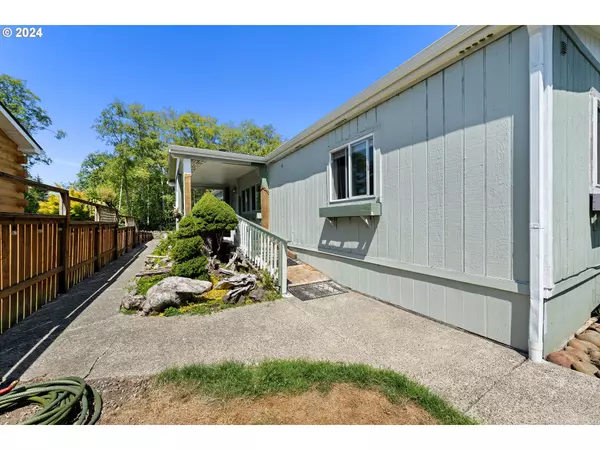 Seaside, OR 97138,390 FOREST CT