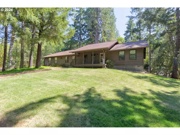 521 JAYNES DR,  Grants Pass,  OR 97527