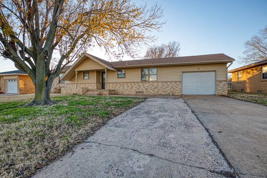 834 Mimosa Drive, Watonga, OK 73772