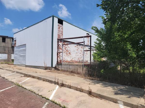 316 E Oak Street, Seminole, OK 74868