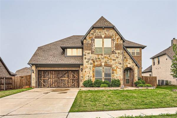 1608 Pierce Street, Waxahachie, TX 75165